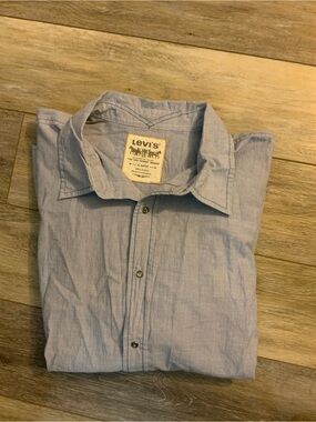 Levi's Men's Pale Blue Casual Button-Down Shirt
